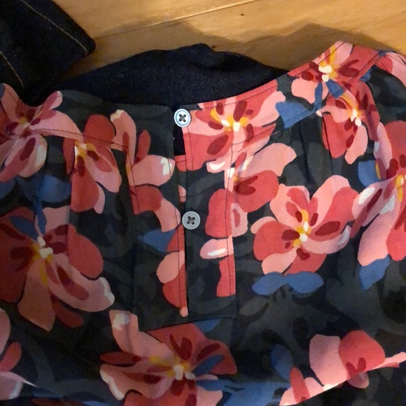 Shirred Hibiscus Loft blouse - Picture 4 of 4